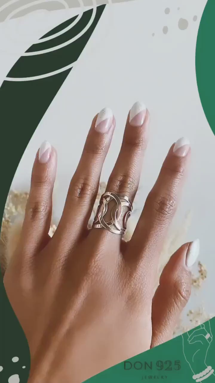 Sterling Silver Interlocked Circle Ring: Lightweight Abstract Geometric Jewelry