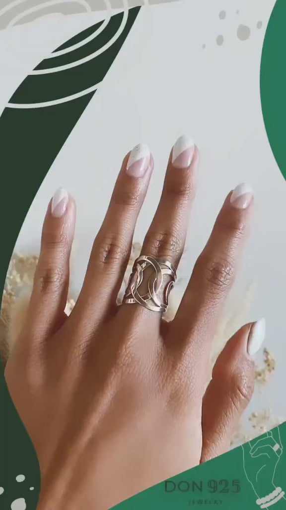 Sterling Silver Interlocked Circle Ring: Lightweight Abstract Geometric Jewelry